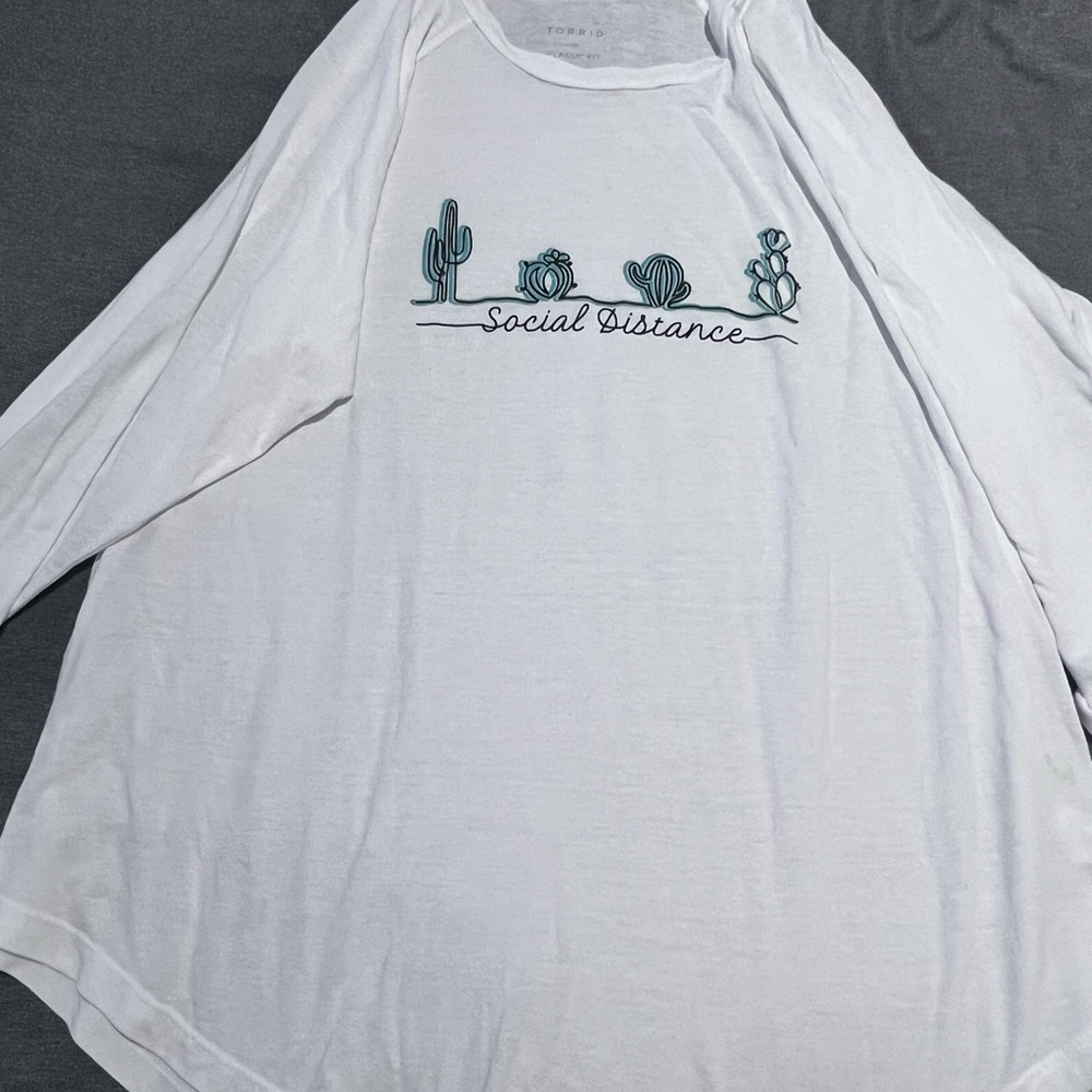 Torrid White Classic Fit graphic 3/4 sleve Tee